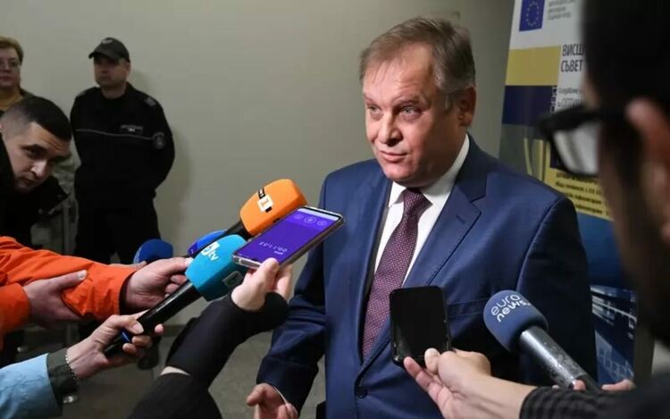 Веднага се намери нов временен шеф за ВАС