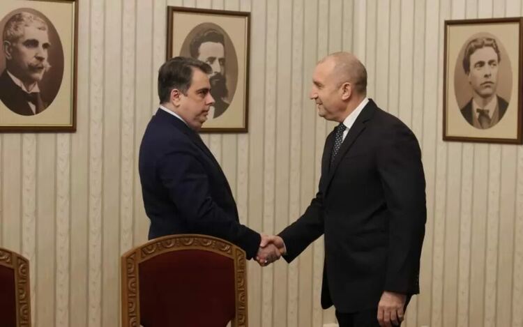 Радев дава втория мандат на ПП-ДБ в сряда