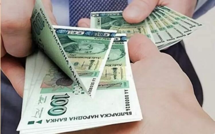 Всички банки ще искат лична карта от „неклиенти“ за обмен лев-евро