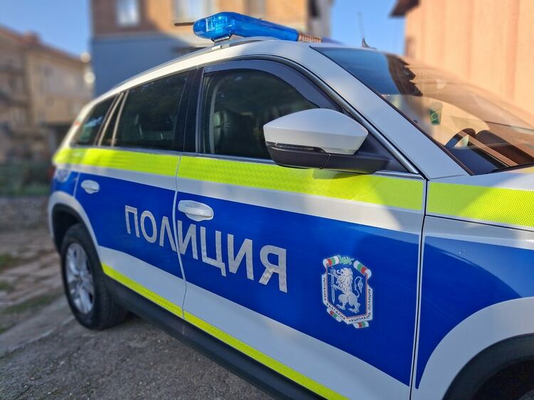 Задържаха 25-годишен учител от Пловдив за блудство с ученички