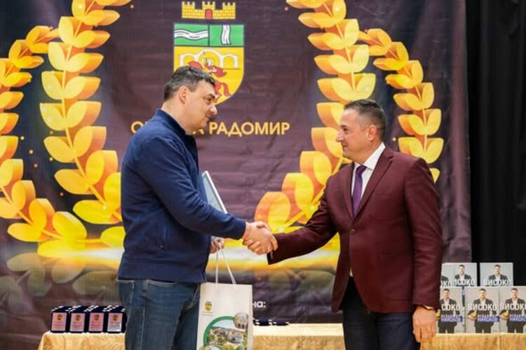 Владо Николов към кмета Кирил Стоев: Продължавайте да вярвате в децата на Радомир