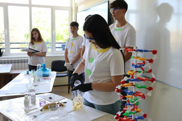 ПГЛП „Райна Княгиня“ в Хасково откри нов високотехнологичен STEM център