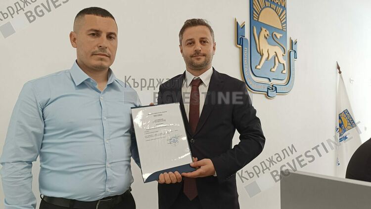 Първо заседание на местния парламент в Кърджали в новата зала на Общината,клетва положи нов общински съветник