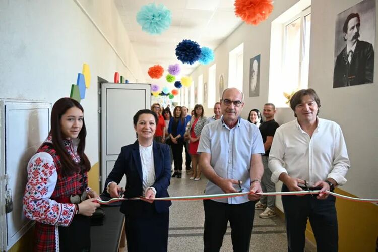 Официално откриха нов STEM център в СУ „Желязко Терпешев“ в Любимец