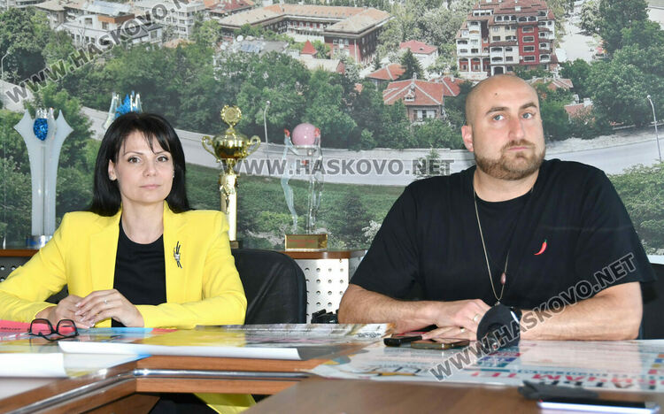 „Театър, обичам те!“ се завръща в обновената сграда на театъра