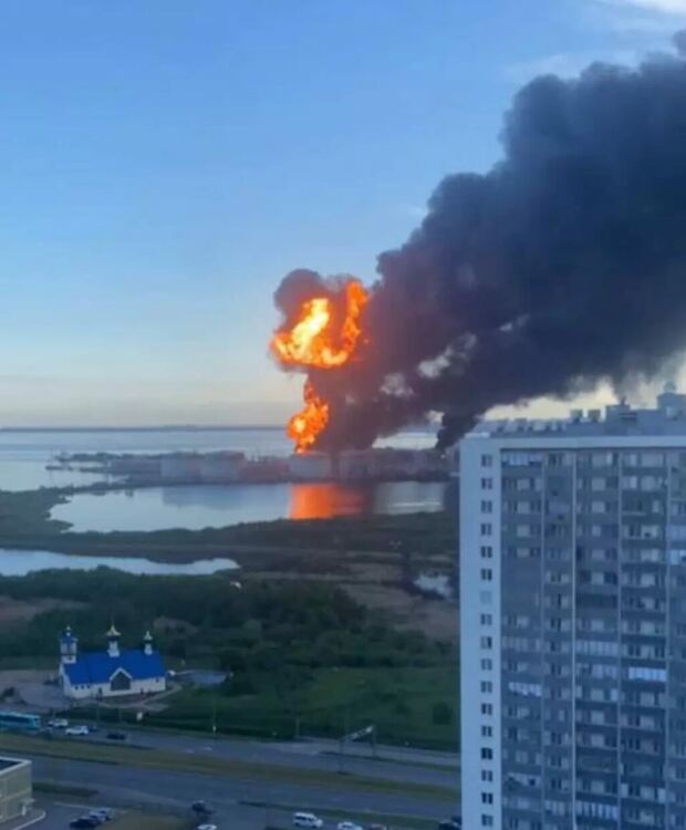 Украйна атакува петролен комплекс в Санкт Петербург