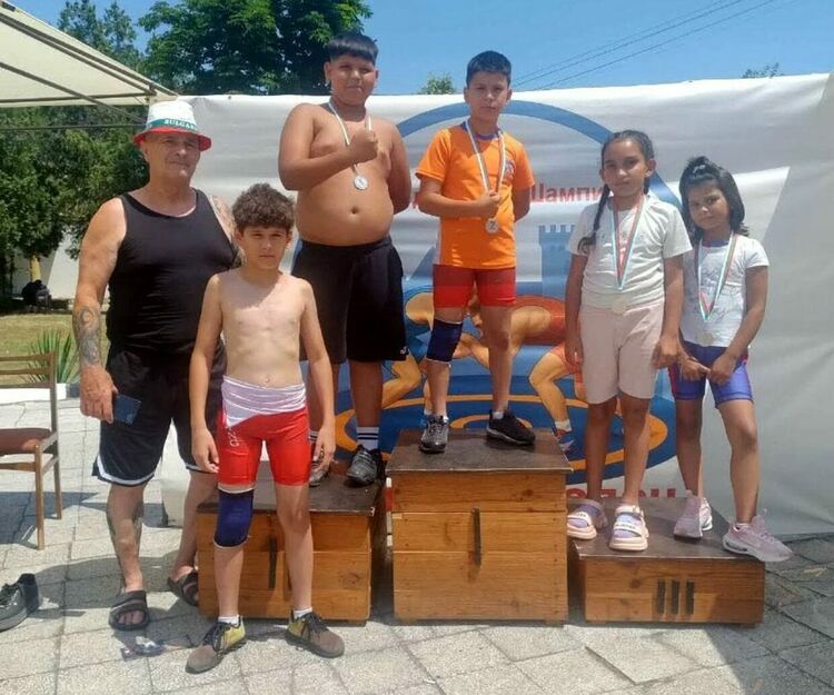 Успехи за симеоновградския клуб по борба