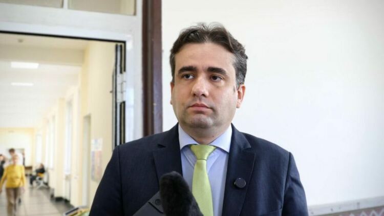 Божанов: Полетите на Пеевски и Атанасова са политически и юридически проблем