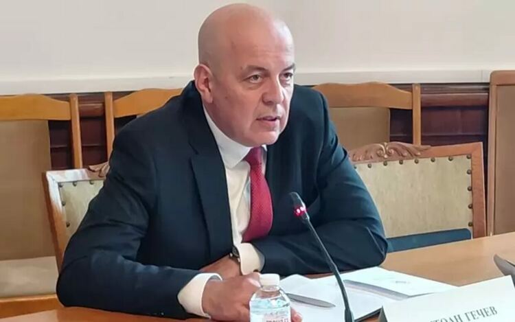Шефът на разузнаването бе бетониран за още 5 г.