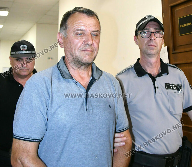 Постоянен арест за мъжа, задържан с близо 3 кг марихуана в кола