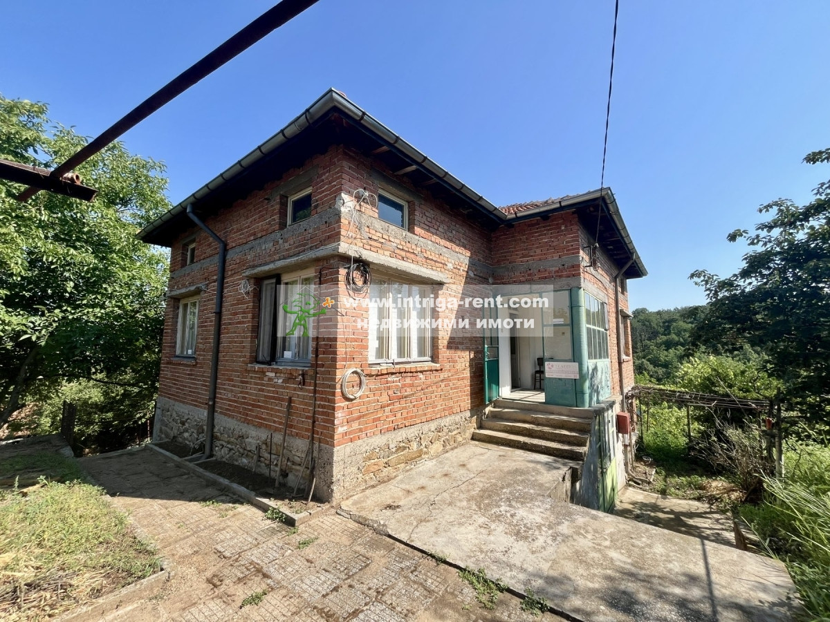 №4114 ЕКСКЛУЗИВНО! Къща с голям двор и стопански постройки за продажба в с. Динево,Хасково